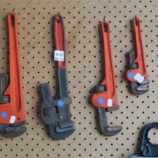 4x plumber's stilsons - blue dots