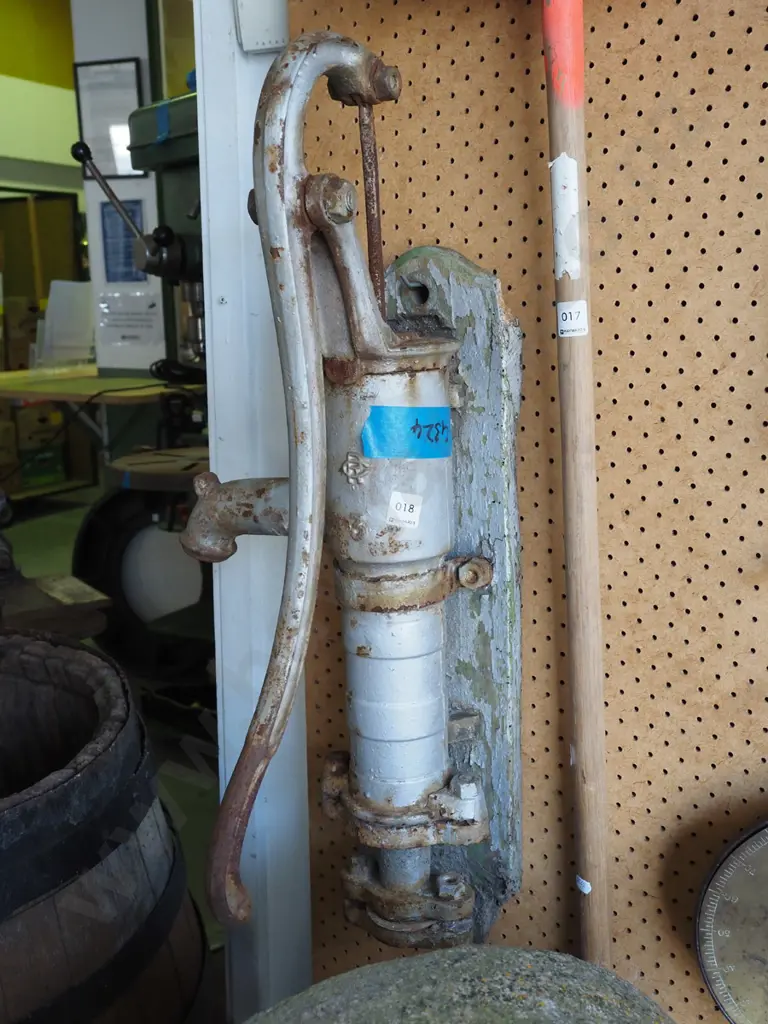 cow tail pump Image 1++