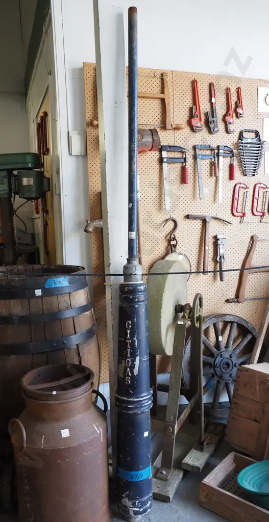 City Gas lamp post H1850 Image 1++