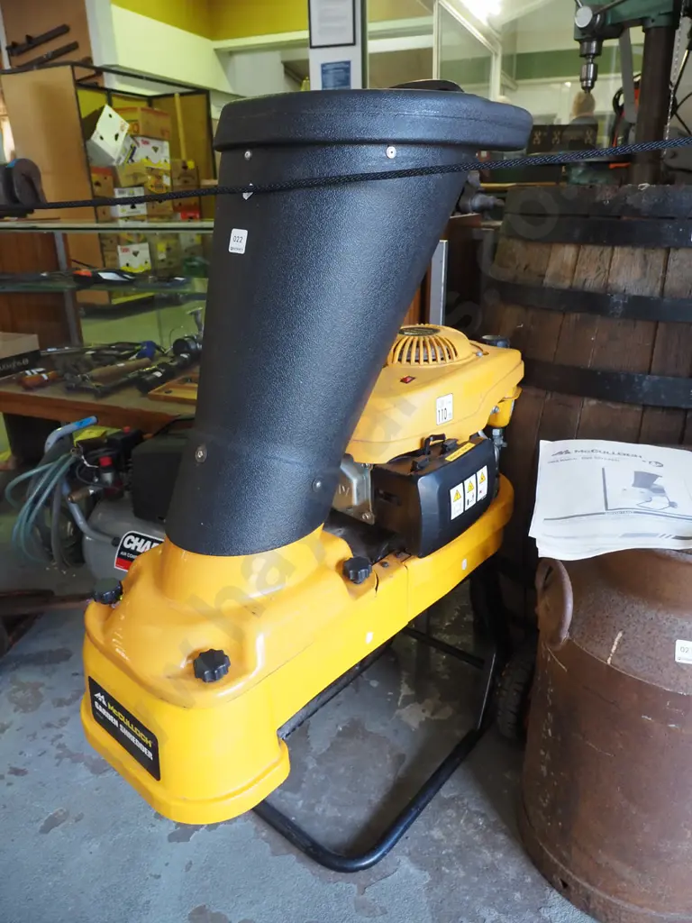 McCulloch 4 stroke powered garden chipper Image 1++