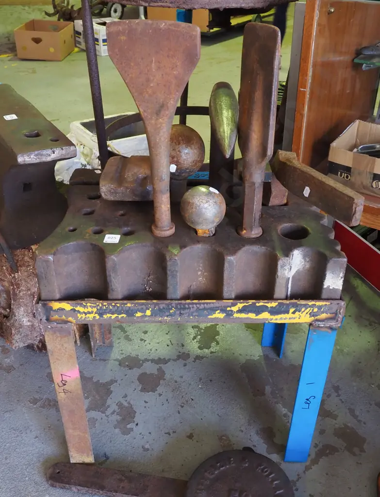 blacksmith's swale block with various accessories Image 1++