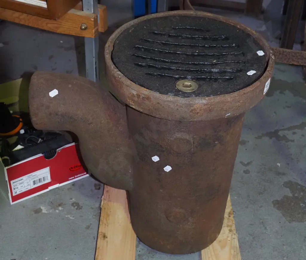 vintage cast iron gully trap Image 1++