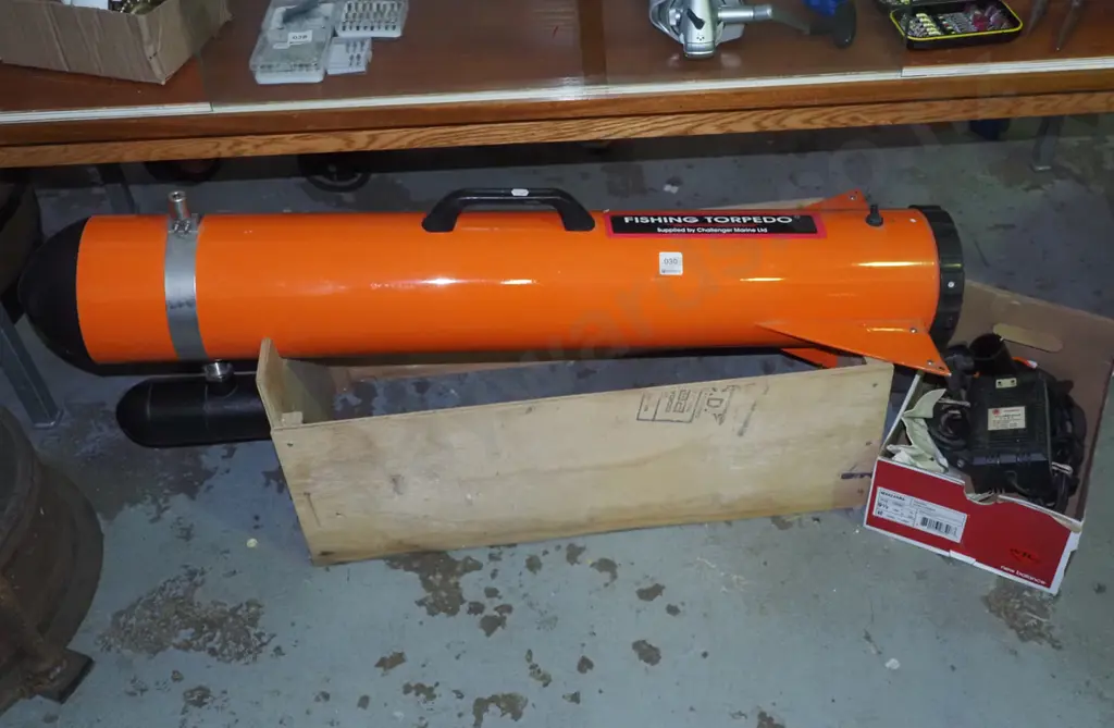 Challenger Marine fishing torpedo, box of accessories - may be incomplete, As Is No Returns Image 1++