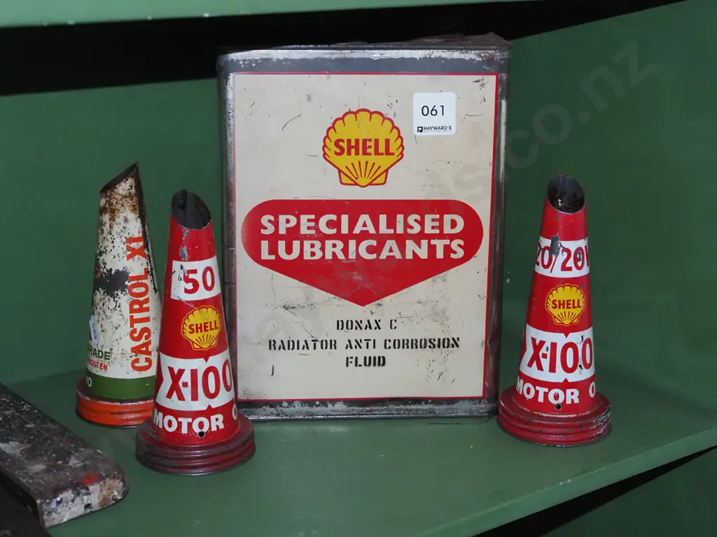 vintage Shell lubricant tin, 3x spouts Image 1++
