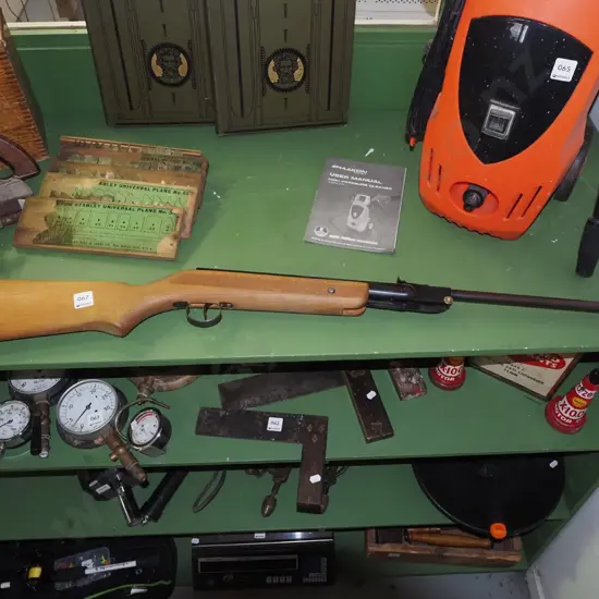 unbranded air rifle - needs repairs