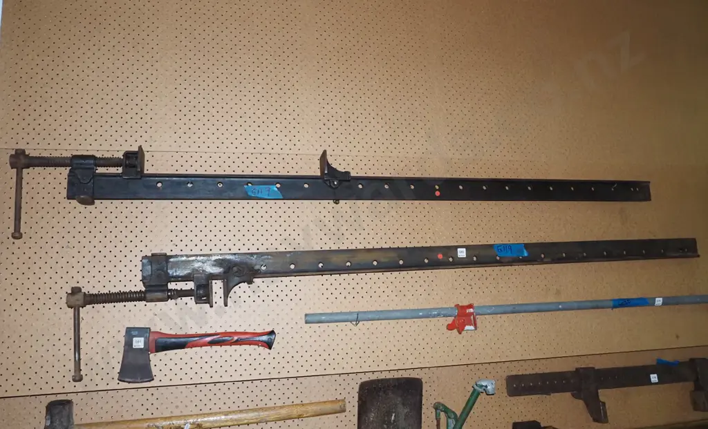 pair of long heavy duty sash clamps Image 1++