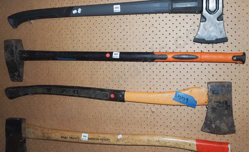 log splitter, axe - red dots Image 1++