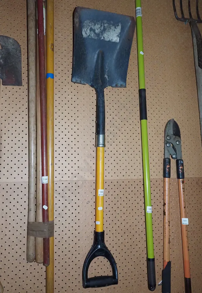 short handled shovel Image 1++