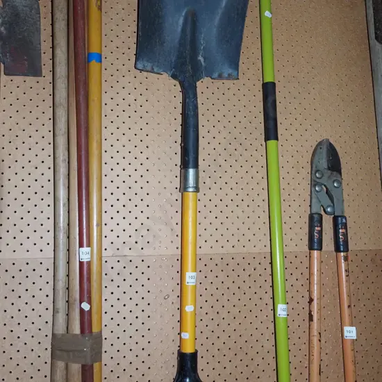 short handled shovel