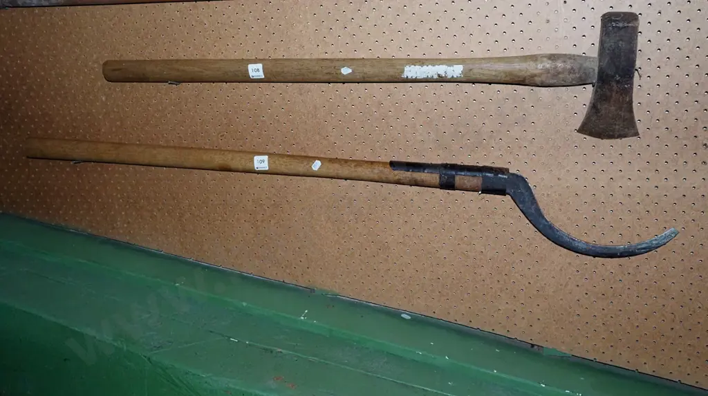 long handled sickle Image 1++