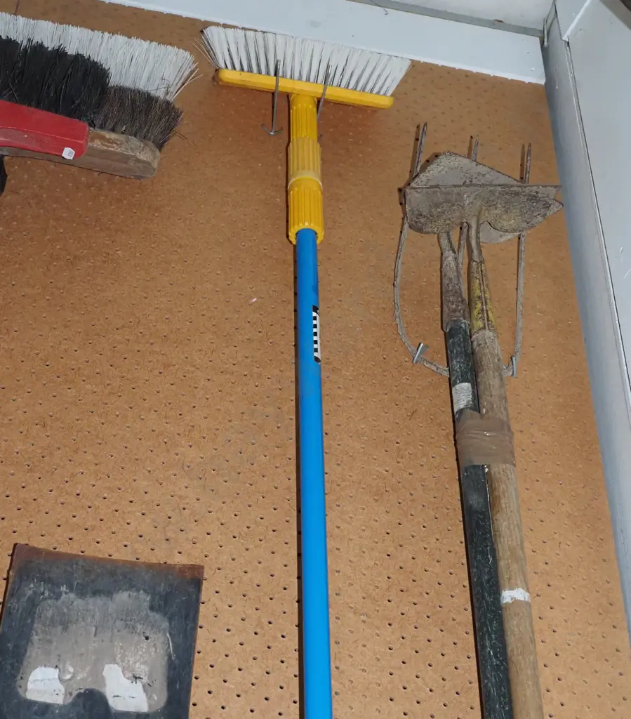 Raven telescopic window brush Image 1++