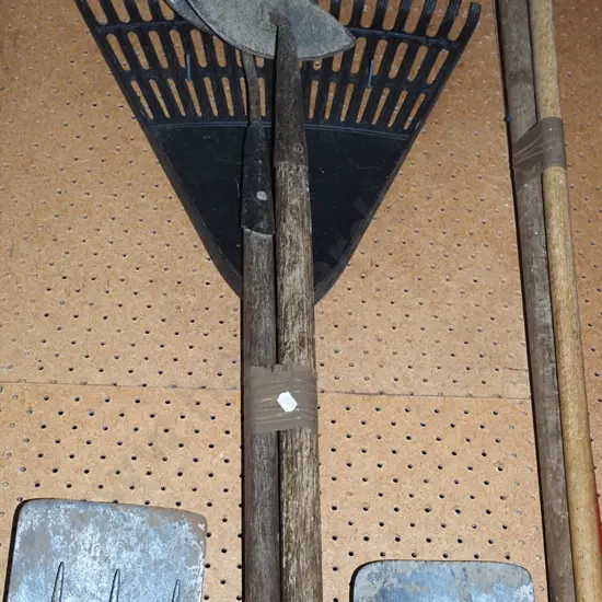 leaf rake, 2x aeroplane hoes