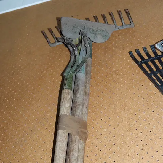 garden rake, 2x hoes, cultivator