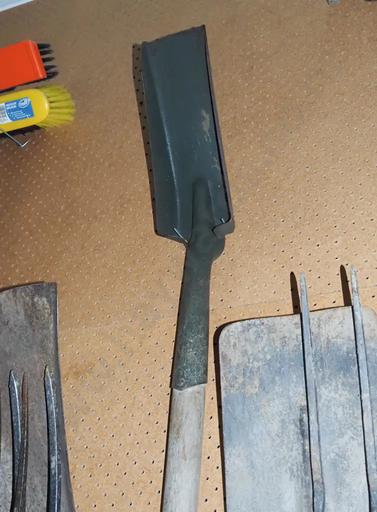trenching shovel Image 1++