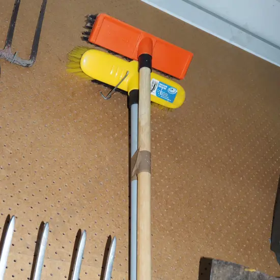garden broom, scrubbing brush