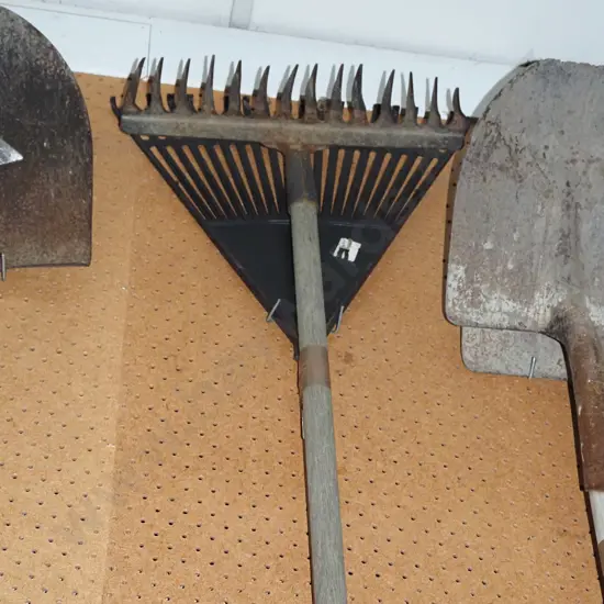 garden scarifier, leaf rake