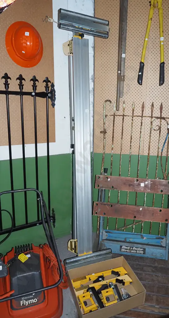 Dewalt drop saw stand with accessories Image 1++