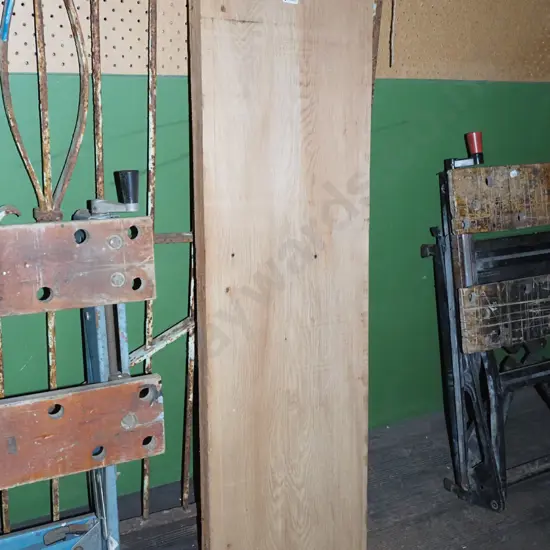 piece of rimu L1040 W290 D50