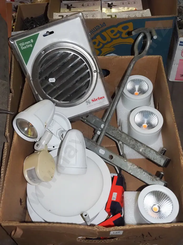 box; LED light fittings, ducting vent, hooks etc Image 1++
