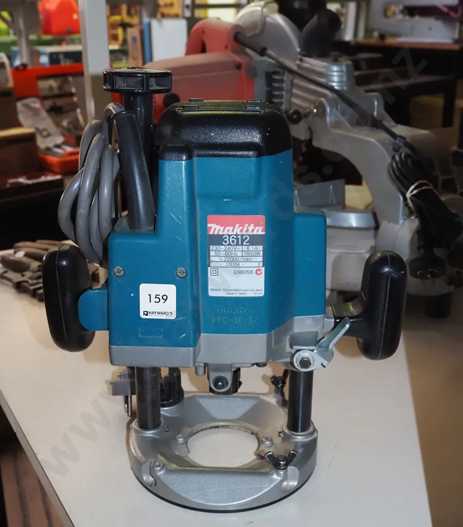 Makita 3612 plunge router Image 1++