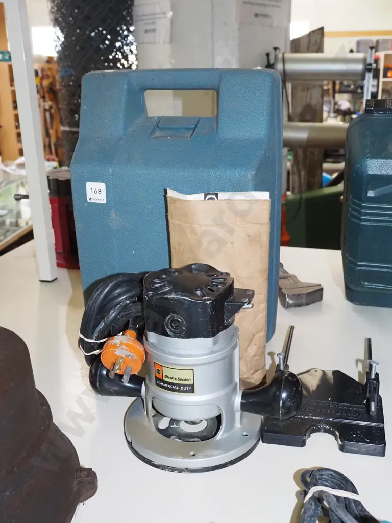 Black & Decker router in carry case Image 1++