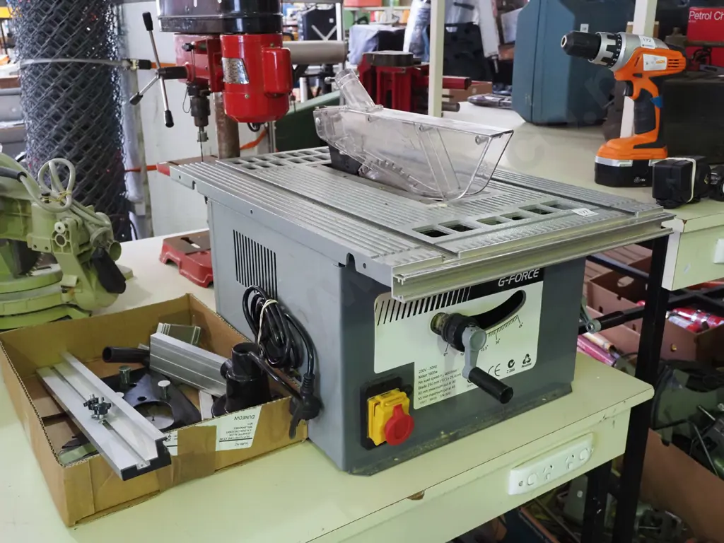 G-Force 1600w table saw and accessories Image 1++