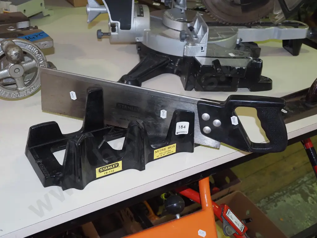 mitre stand and saw - rust to saw Image 1++