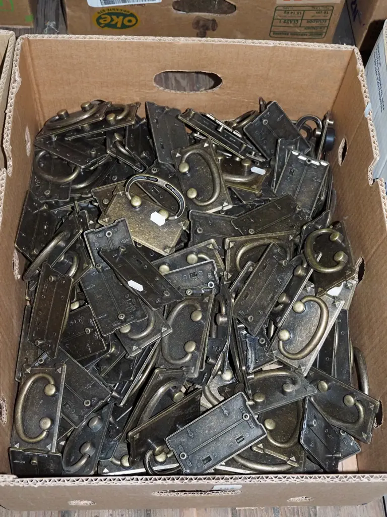 box; metal drawer handles Image 1++