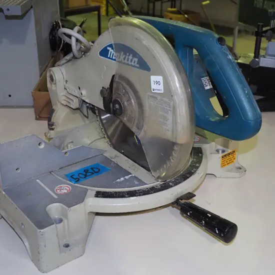 Makita 260mm compound mitre saw
