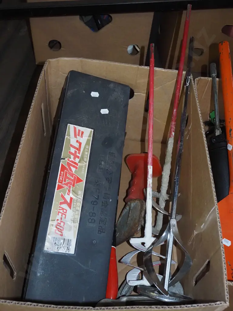 box; cold chisel, paint stirrers, pulleys etc Image 1++