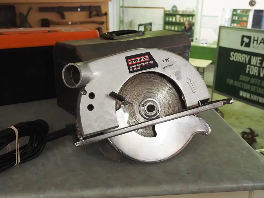 Revolution 1200w skilsaw Image 1++