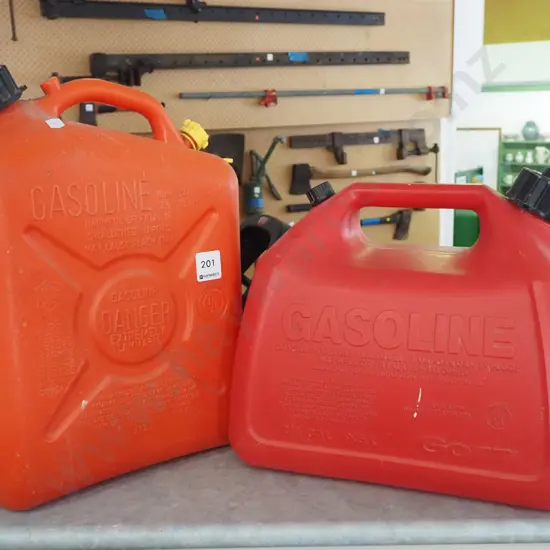 2x plastic fuel containers