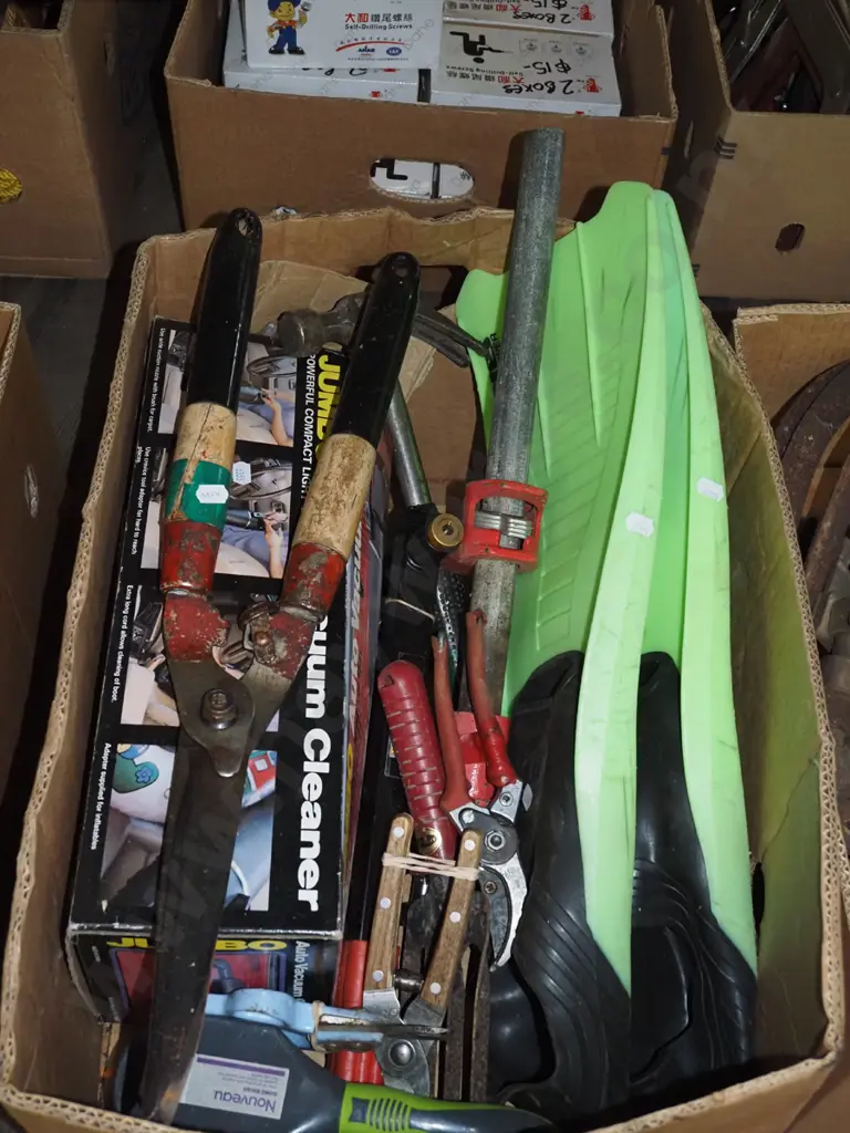 box; car vacuum cleaner, hedge trimmers secateurs etc Image 1++