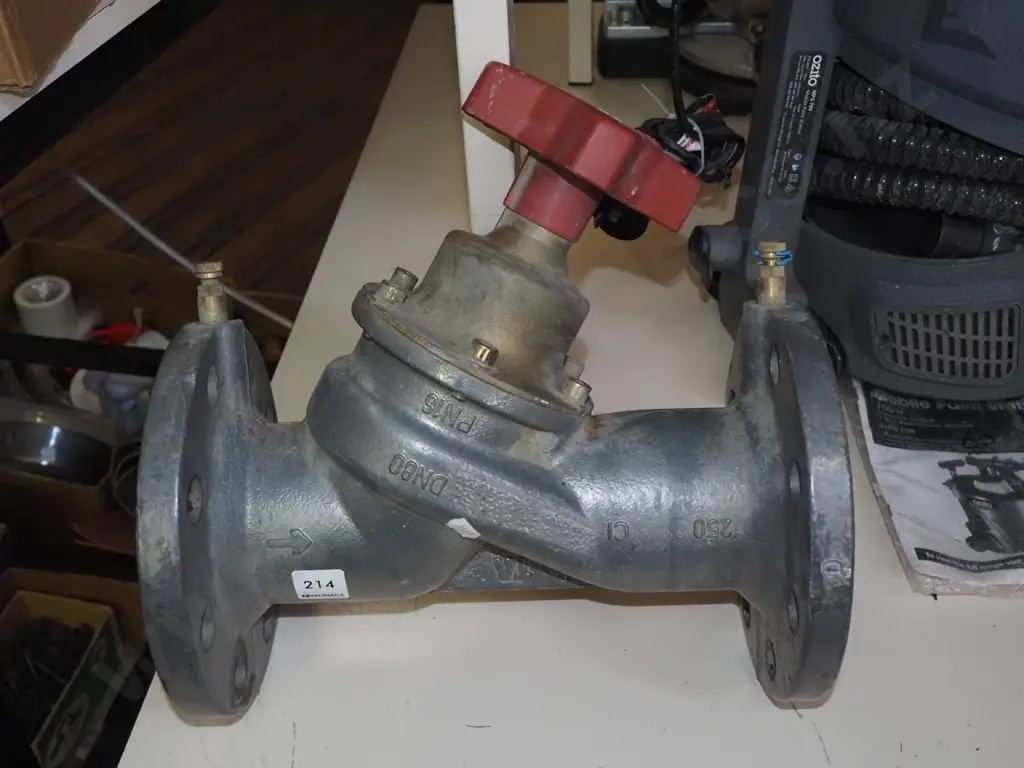 heavy duty cast metal and brass water valve Diam305 Image 1++