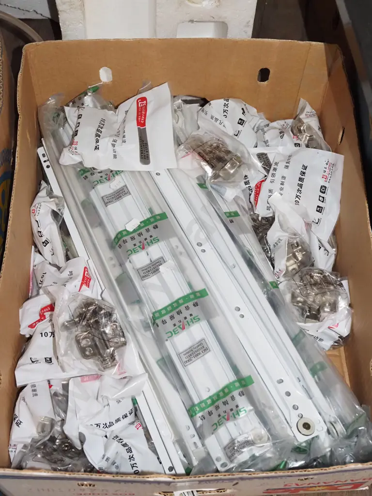 box; drawer sliders, cupboard hinges Image 1++