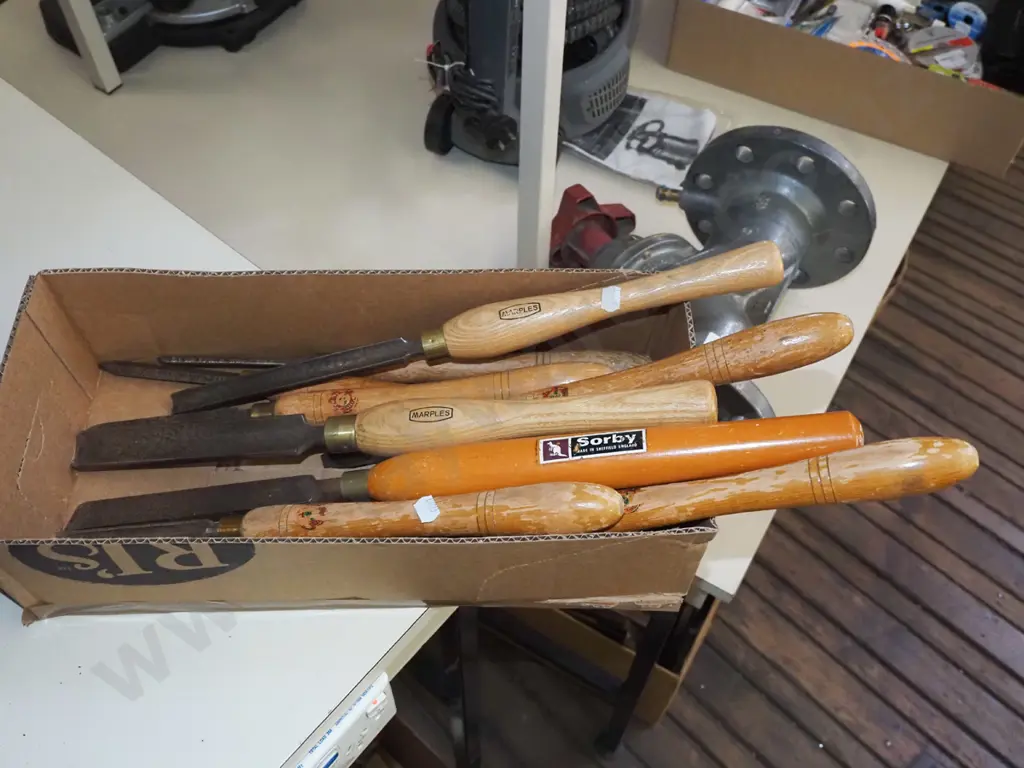 box; woodworkers chisels Image 1++