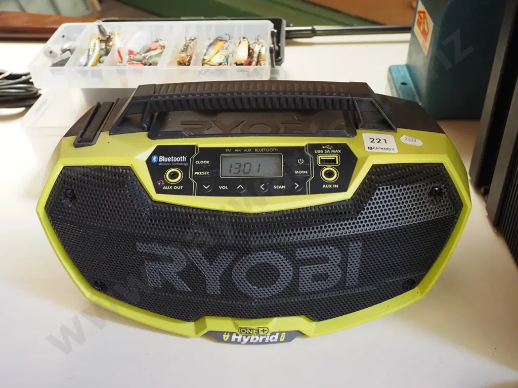 Ryobi hybrid bluetooth radio Image 1++