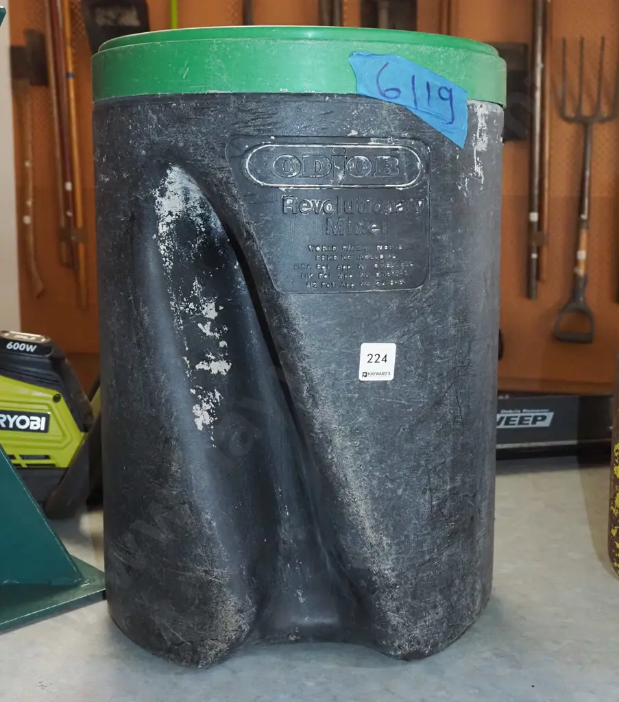 plastic Odd Job concrete mixer Image 1++