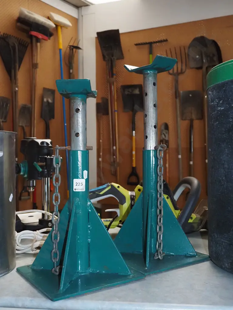 2x axel stands Image 1++