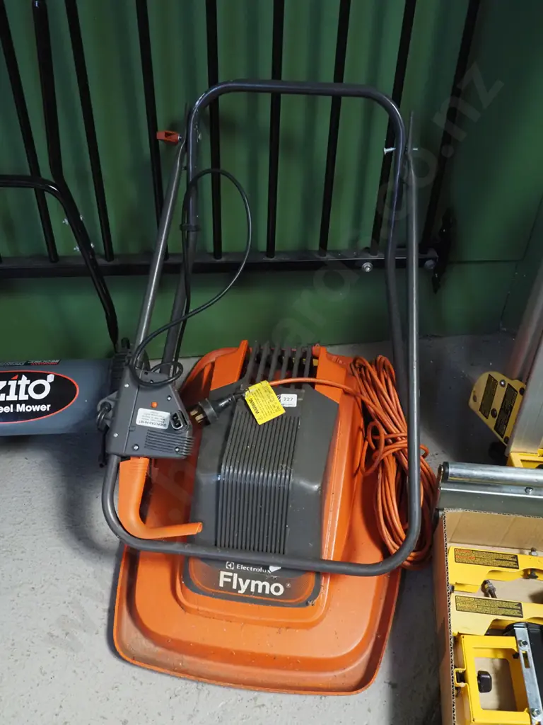 Flymo corded lawn mower Image 1++