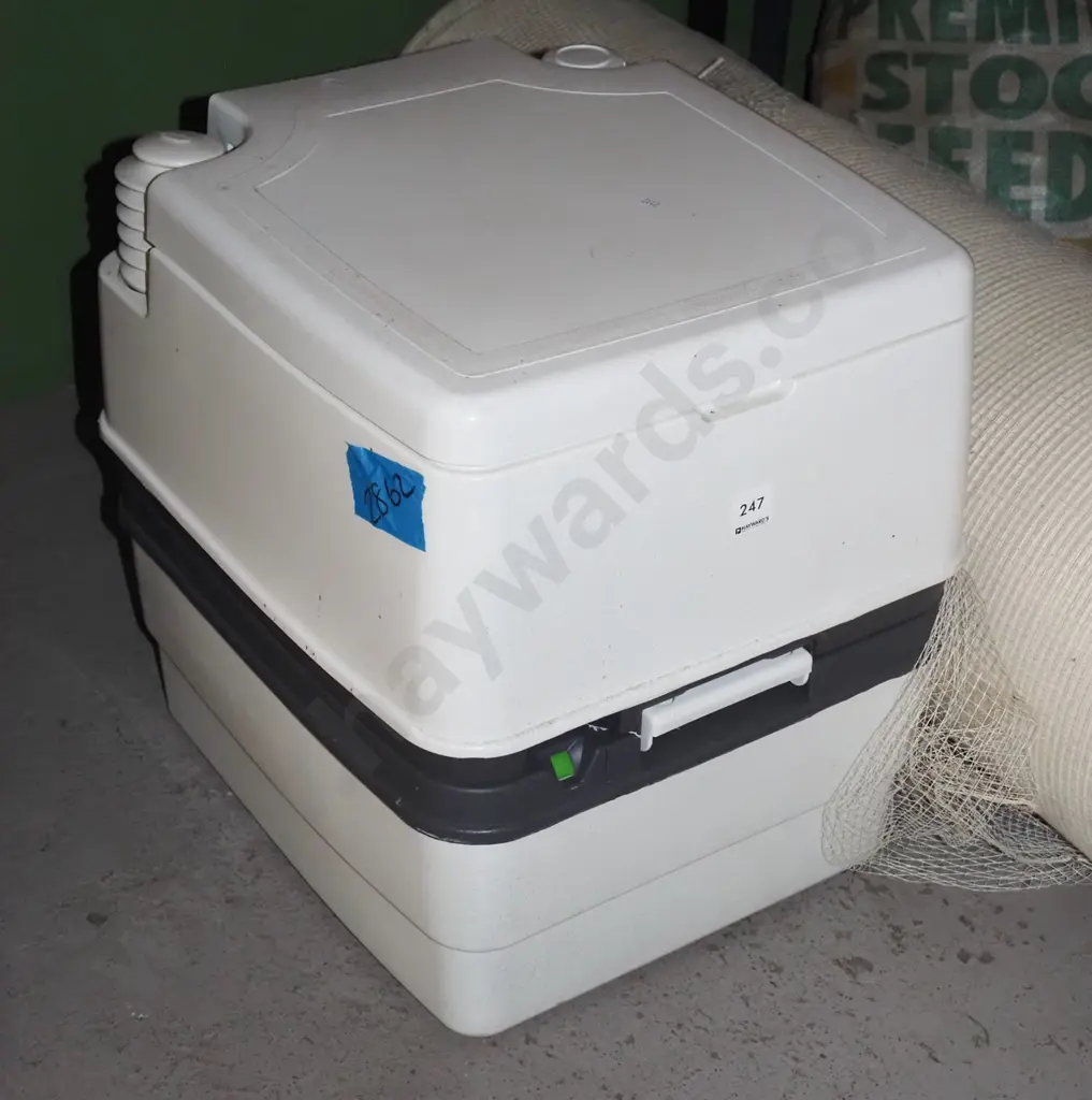 camping cassette toilet Image 1++