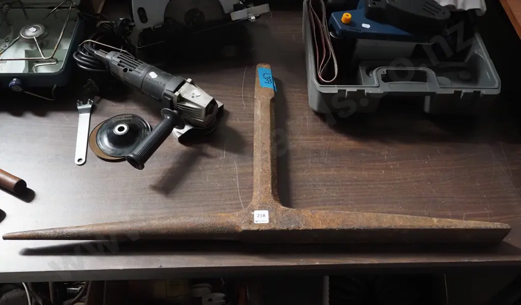 large blacksmith's hardy W890 Image 1++