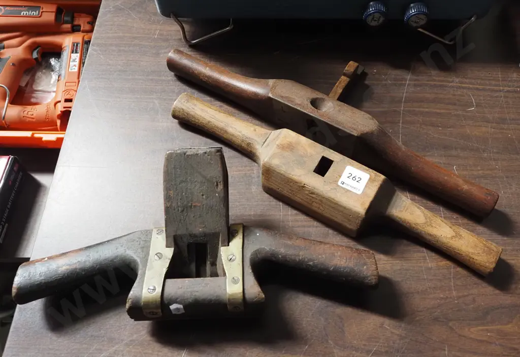 3x vintage wooden spoke shaves Image 1++