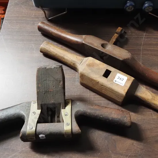 3x vintage wooden spoke shaves