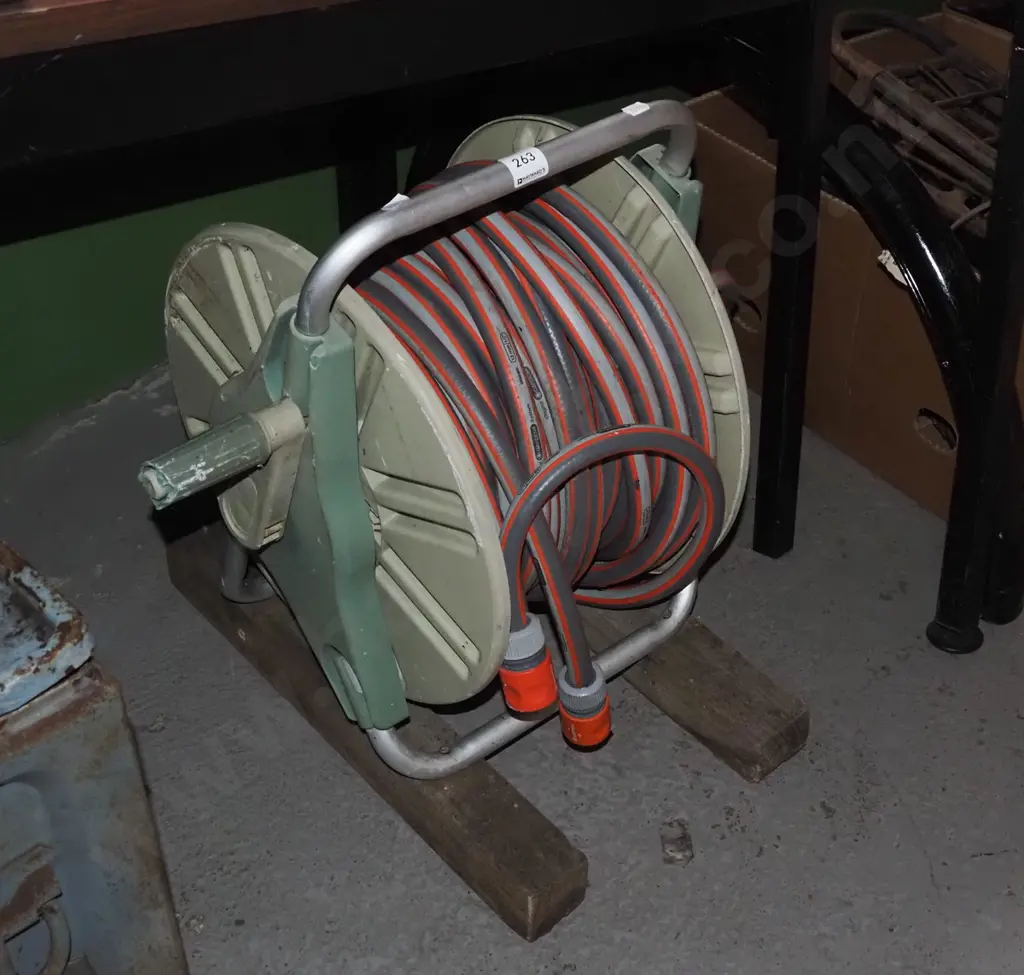 garden hose reel and hose Image 1++
