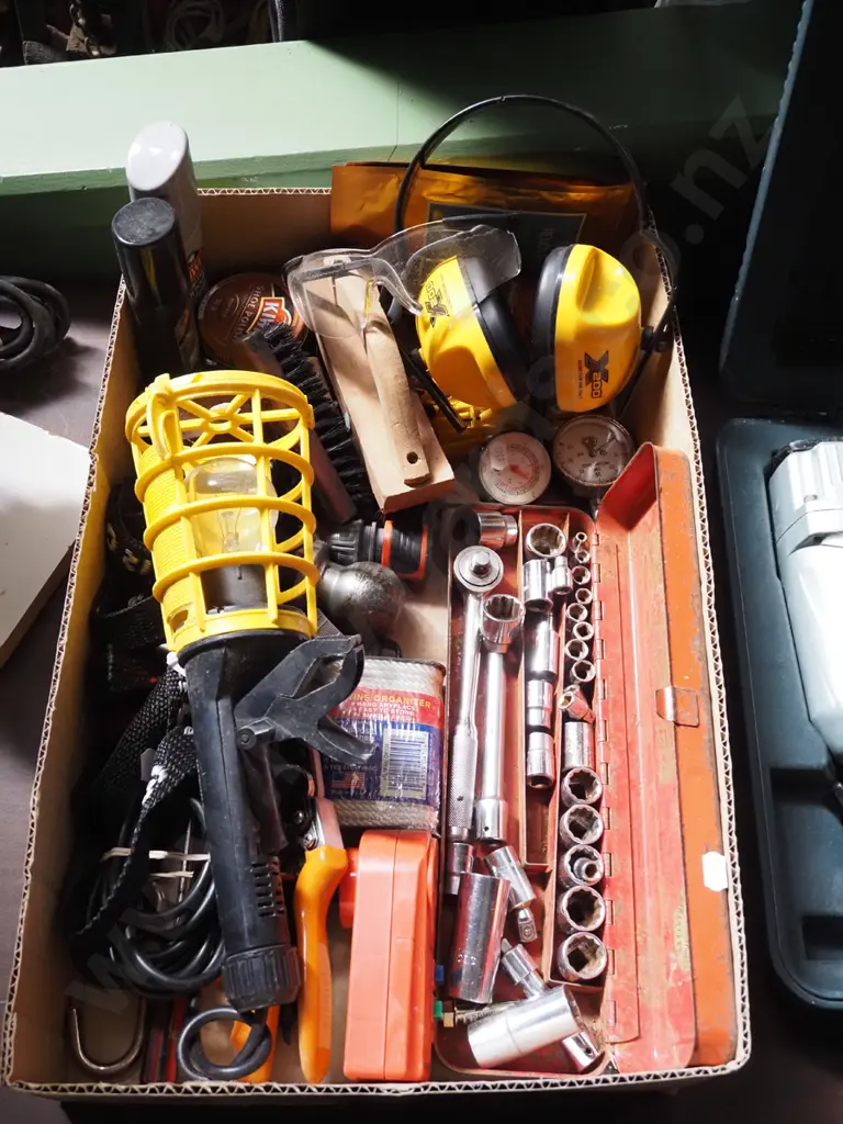 box; ear muffs, safety glasses etc Image 1++