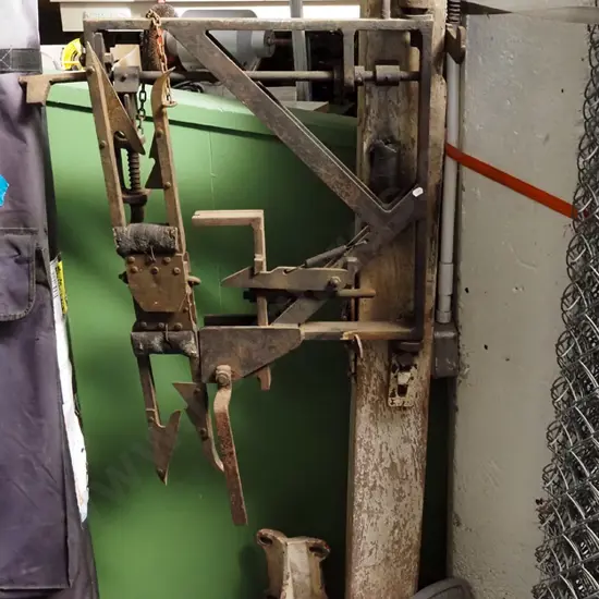 NZ Railways tablet catcher on stand with additional light, cast iron extras H2000