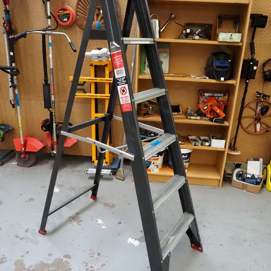 Performer metal 5 step ladder
