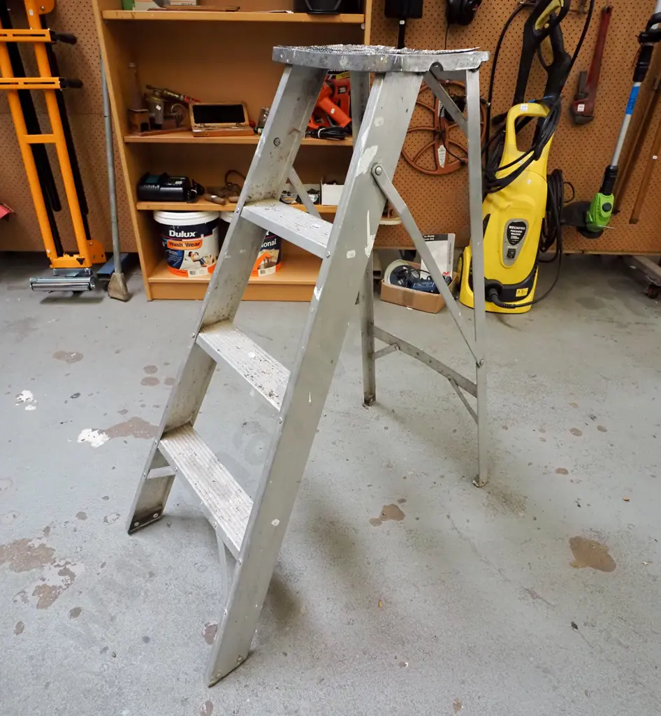 3 step alloy ladder Image 1++