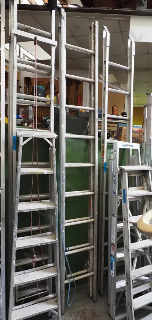 alloy extension ladder - no ropes  Image 1++